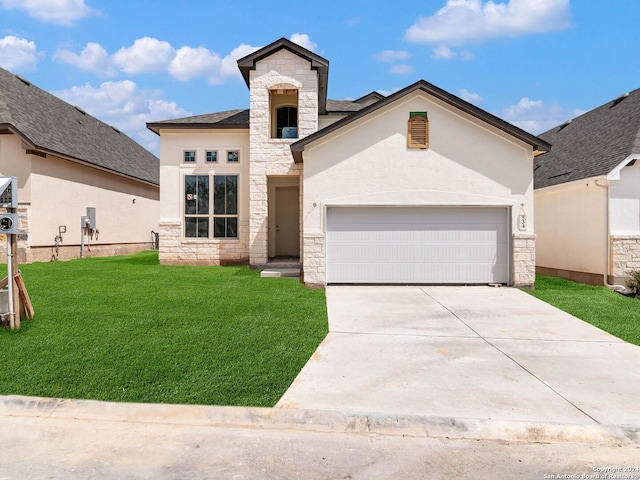 view of front facade featuring a front yard