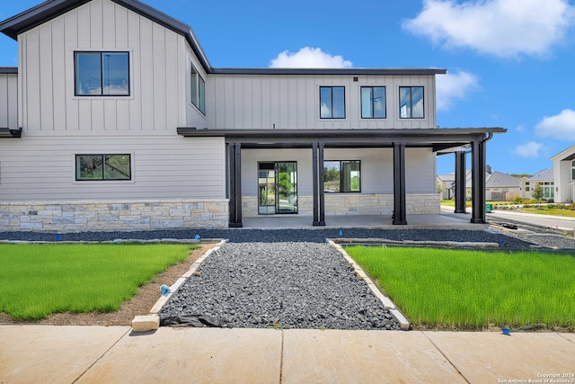 view of front facade with a patio and a front lawn