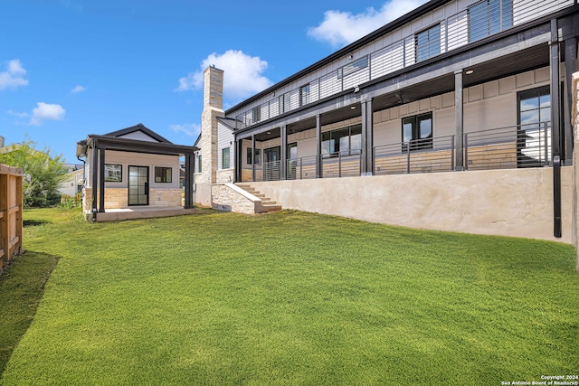 view of yard featuring a patio area