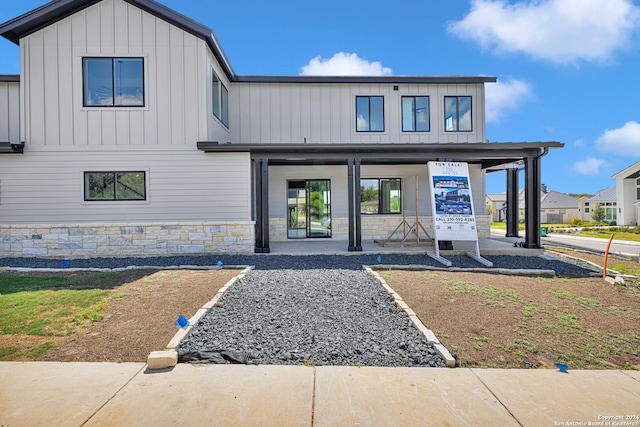 view of front of house