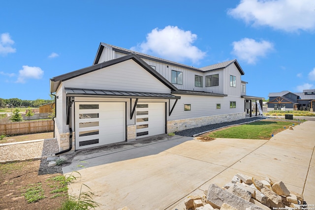 view of front of house with a front lawn