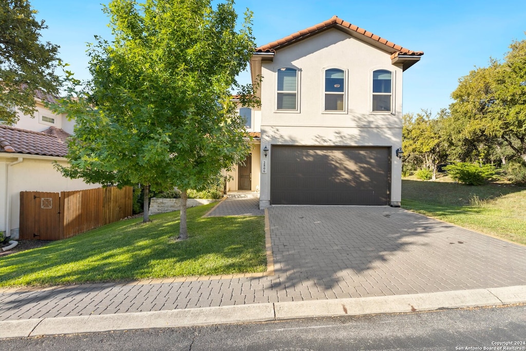 view of front of property featuring a front yard and a garage