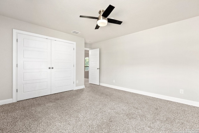 unfurnished bedroom featuring ceiling fan and a closet