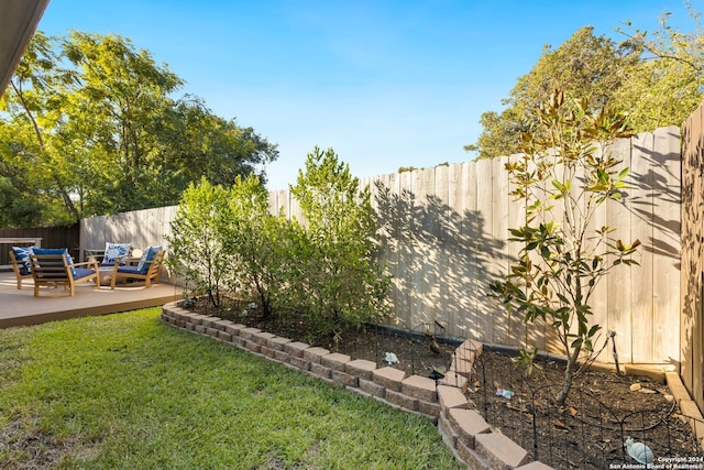 view of yard featuring an outdoor hangout area and a deck