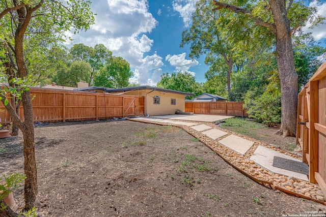 view of yard with a patio