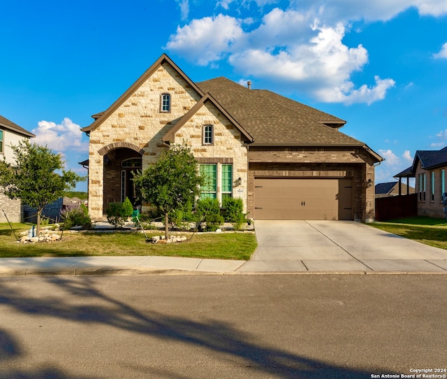 view of front facade featuring a front yard and a garage