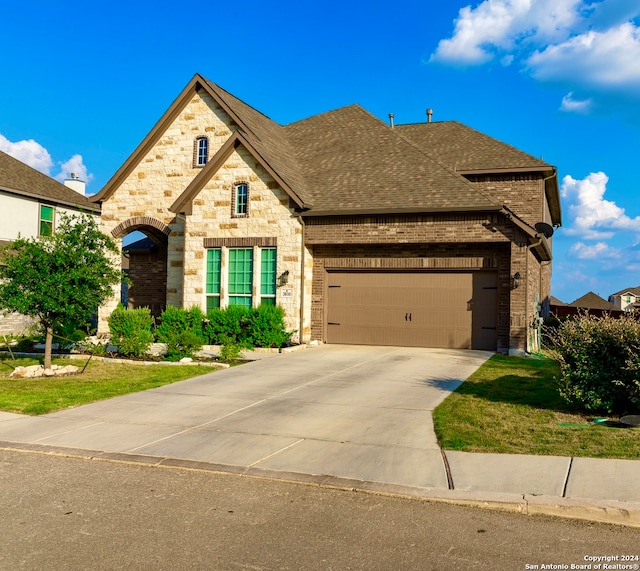 view of front facade featuring a garage and a front lawn