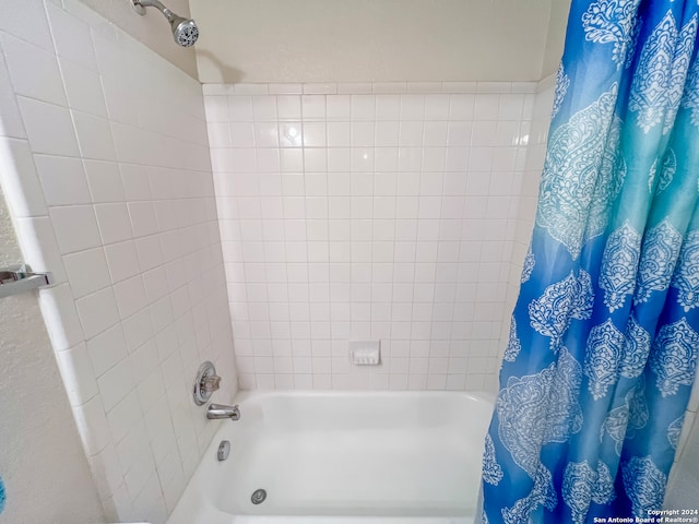 bathroom featuring shower / tub combo with curtain