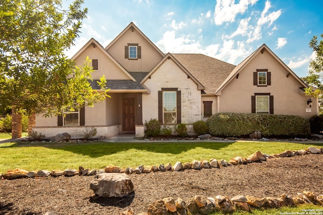 view of front of home featuring a front yard