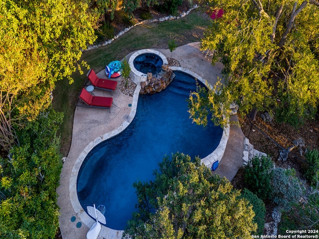 view of pool with an in ground hot tub and a patio