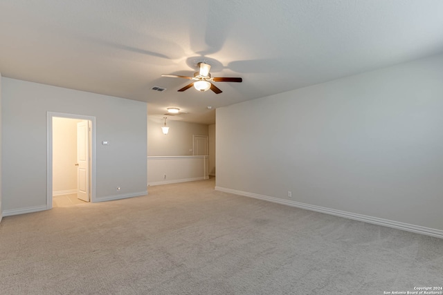 unfurnished room with light carpet and ceiling fan