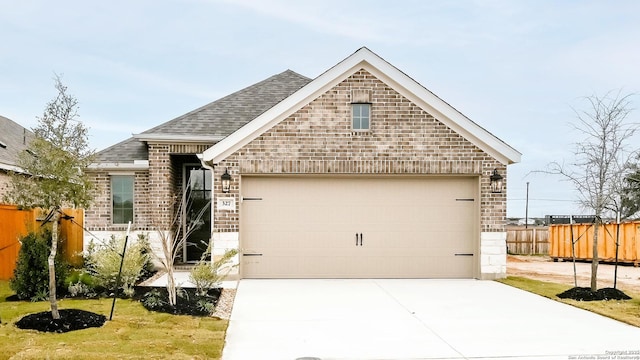 view of front of home featuring a front lawn