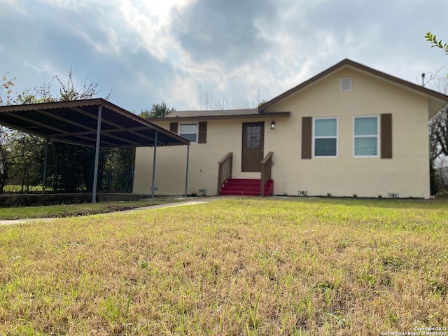 view of front of property with a front yard