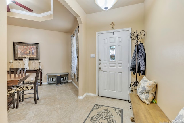 foyer with crown molding and ceiling fan