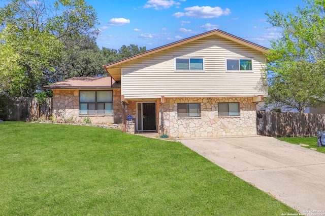 split level home with a front lawn