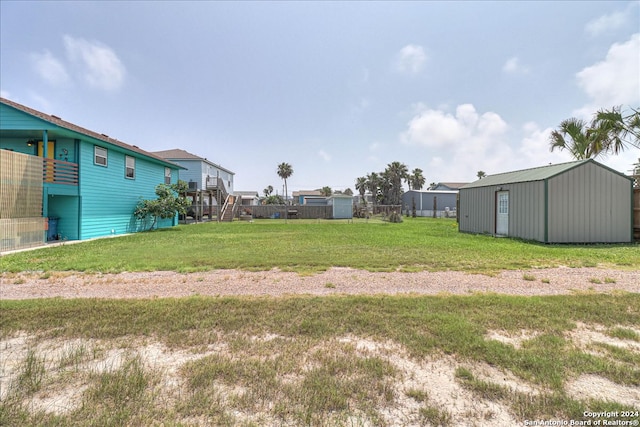 view of yard featuring a storage unit