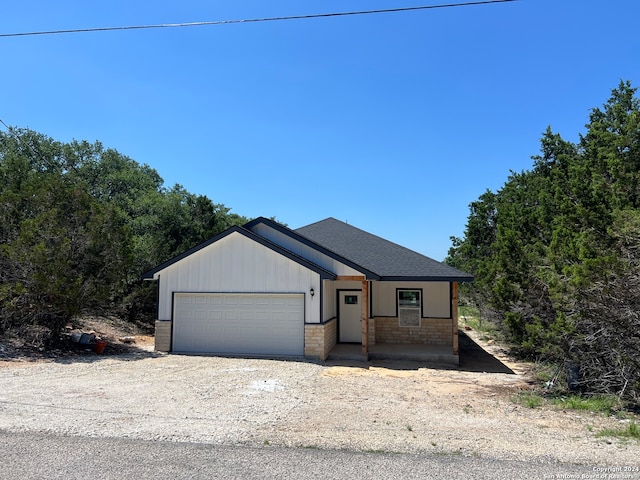 view of front facade with a garage