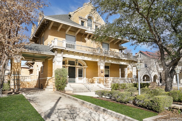 view of front of property with a balcony and a porch