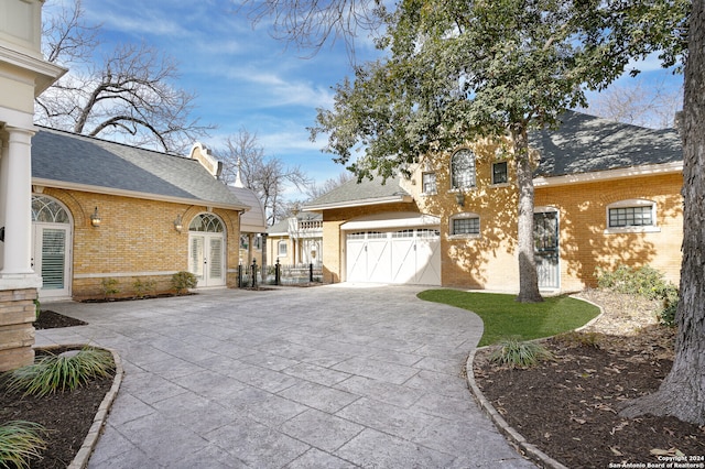 view of front facade featuring a garage