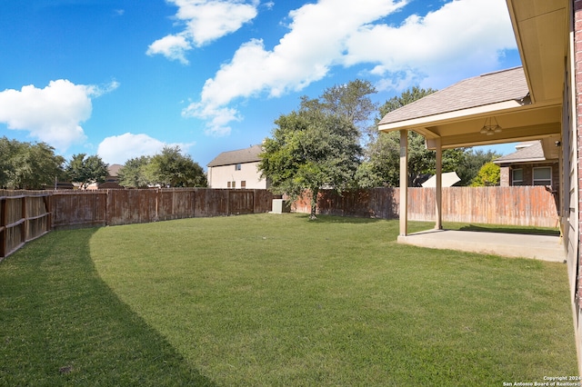 view of yard featuring a patio area