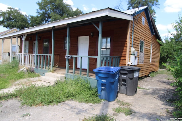 view of front of house with covered porch