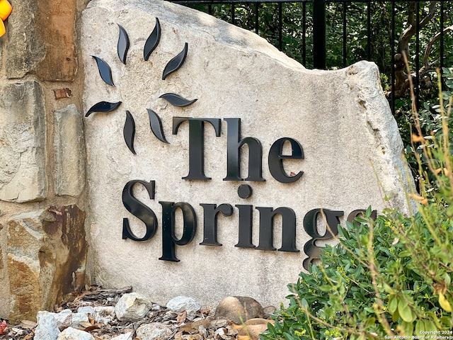 view of community / neighborhood sign