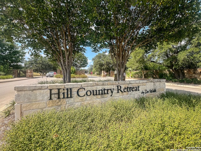 view of community / neighborhood sign