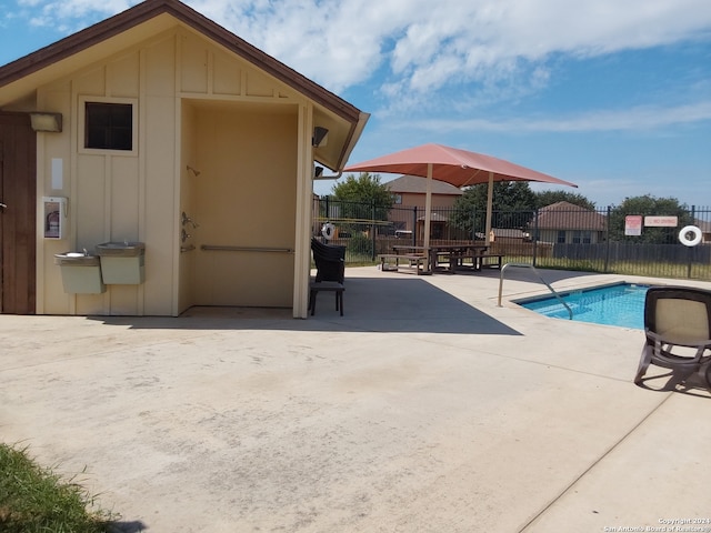 view of swimming pool featuring a patio