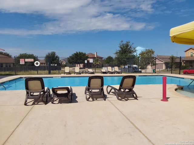 view of swimming pool