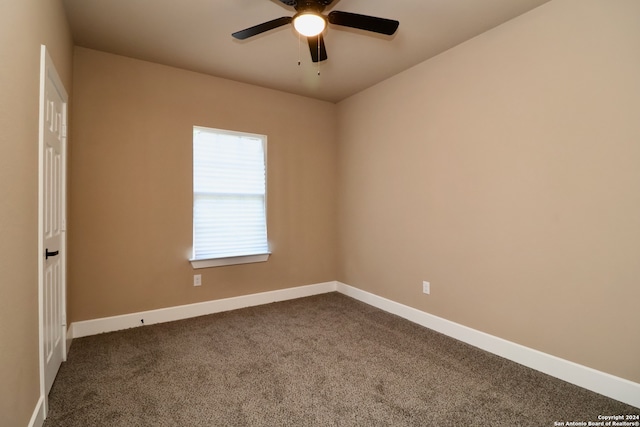 carpeted empty room featuring ceiling fan