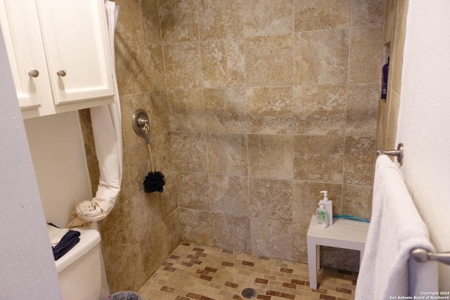 bathroom with toilet and curtained shower