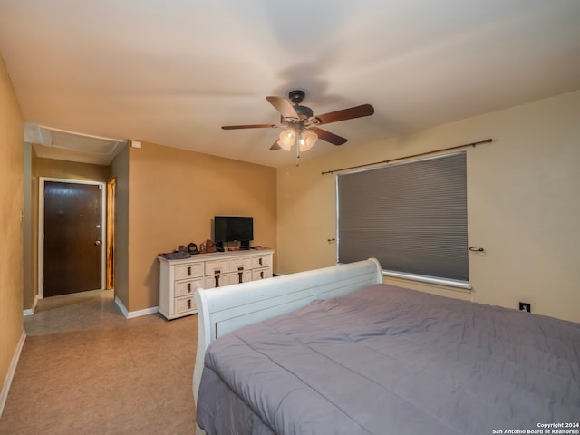 bedroom with ceiling fan