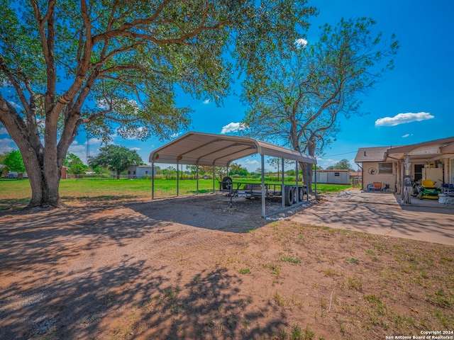 view of yard featuring a storage shed and a carport