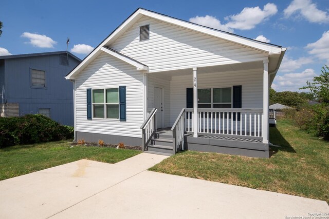 219 Gray St, San Antonio, TX 78208 - bungalow-style house featuring a front lawn and covered porch