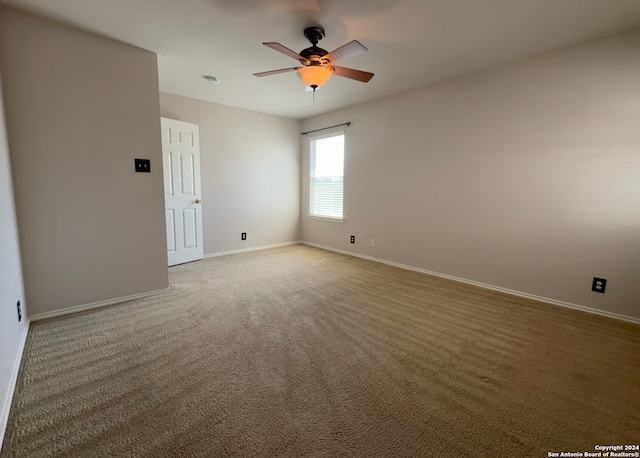 carpeted empty room featuring ceiling fan