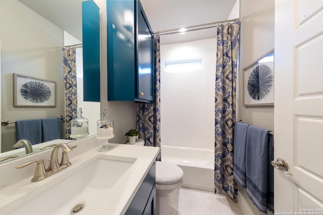 full bathroom featuring vanity, shower / tub combo with curtain, toilet, and a wealth of natural light