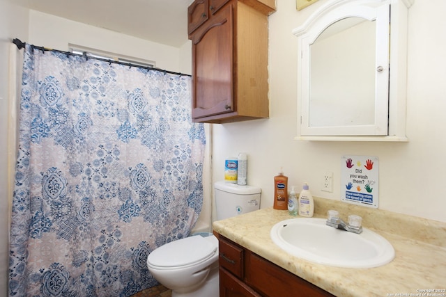 bathroom with a shower with curtain, vanity, and toilet