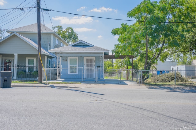 view of front of property