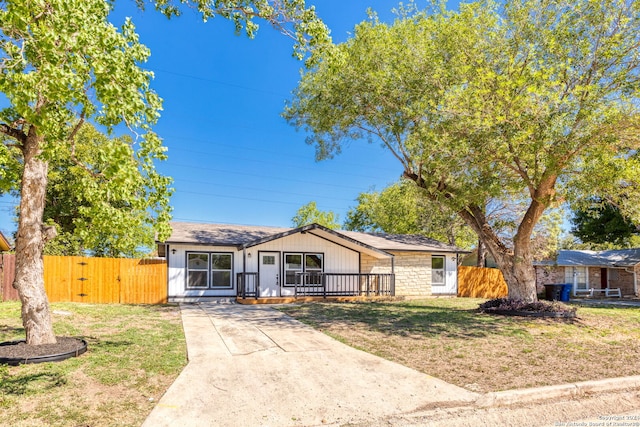 ranch-style home with a front yard