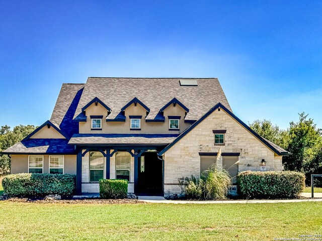 view of front of house with a front lawn