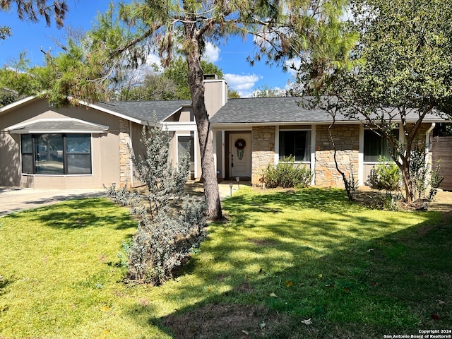 ranch-style home featuring a front yard