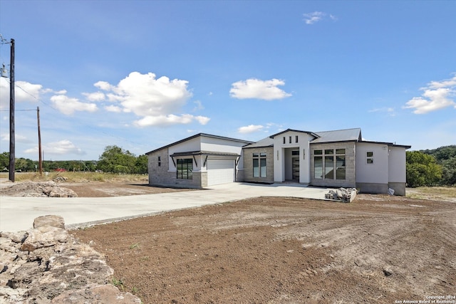 view of front facade featuring a garage