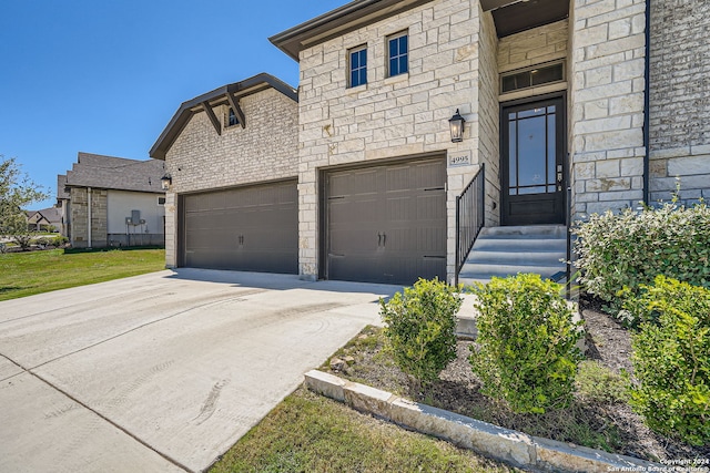 view of front facade featuring a garage