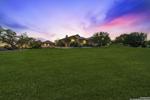 view of yard at dusk