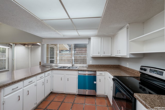 kitchen with dishwasher, plenty of natural light, electric range, and white cabinetry