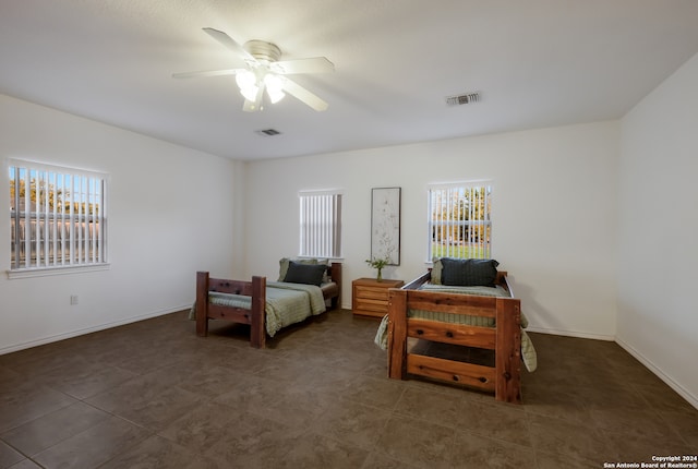 bedroom with ceiling fan