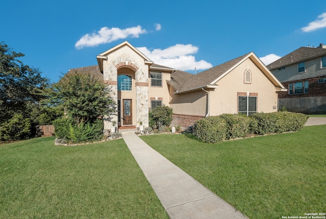 view of front of property featuring a front yard