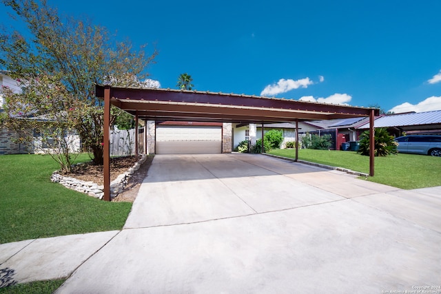 view of front of house featuring a carport, a garage, and a front yard