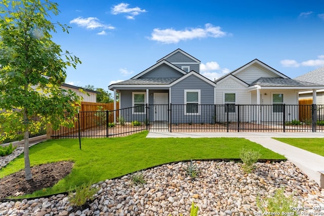 view of front of house featuring a front lawn