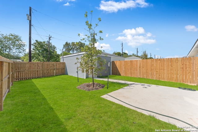 view of yard featuring an outbuilding and a patio area